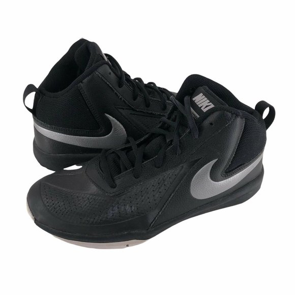 Nike Other - Nike Boys 6.5 Youth Team Hustled D7 Black Sneakers